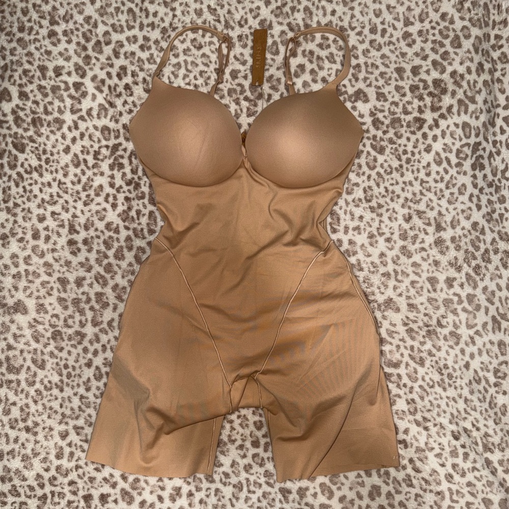 SOLDDD!!! SKIMS Push Up Enhancing Padded Mid Thigh Bodysuit - NWT
